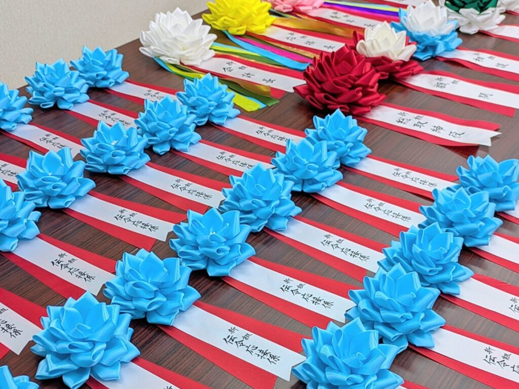 たくさんの胸章